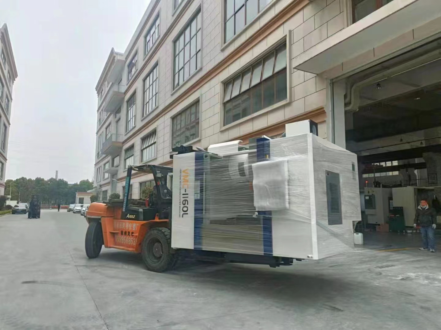 立式加工中心选机型应该考虑哪些因素